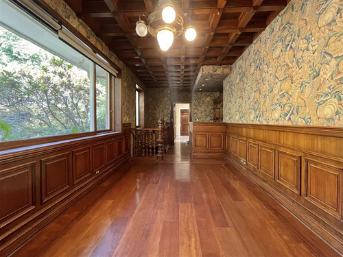 Gran Parque Nueva Costanera, Residencia Embajador Vitacura