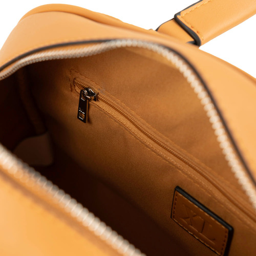 Cartera Baul Grande Xl Extra Large Parker Camel Acabado De Los Herrajes Níquel Correa De Hombro A Tono Diseño De La Tela Lisa