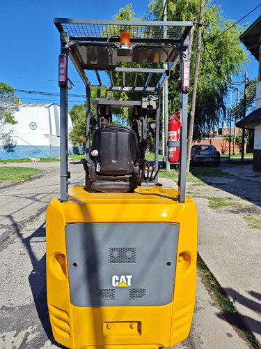 Autoelevador Caterpillar Electrico De 2.500 Kilos