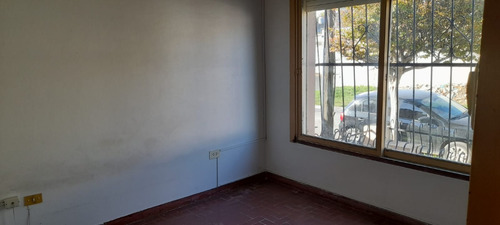 Casa De Familia Con Excelente Ubicación