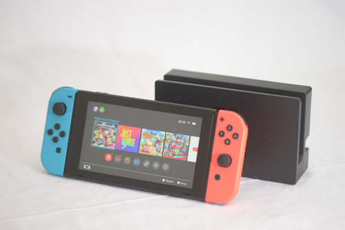 Nintendo Switch 32gb + Mario Kart 8 + Just Dance 2023