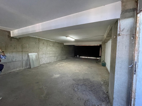 Amplio Y Cómodo Ph De Tres Plantas En Obra Gris Con Vista 360 De Caracas En Colinas De Bello Monte