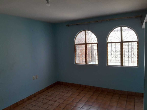 ¡casa En Renta De Dos Niveles!