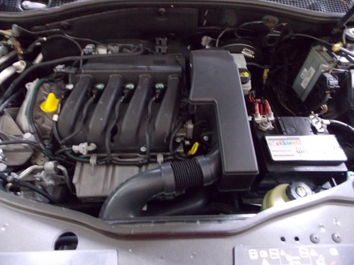 Renault Duster 1.6 Dynamique Dakar 2016 (top) + Midnav