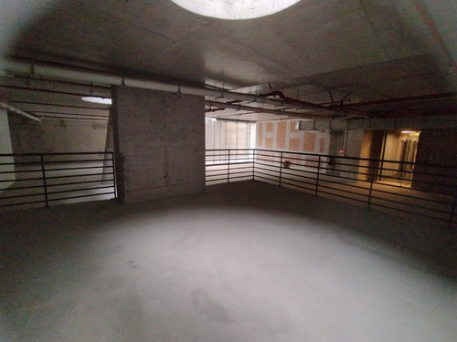 Increíble Local Comercial De 974m2 En Arriendo En Vitacura.