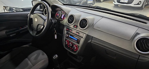Volkswagen Voyage 1.6 Highline 101cv