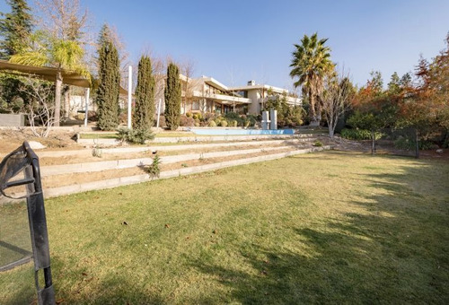 Casa En Venta De 5 Dorm. En Las Condes
