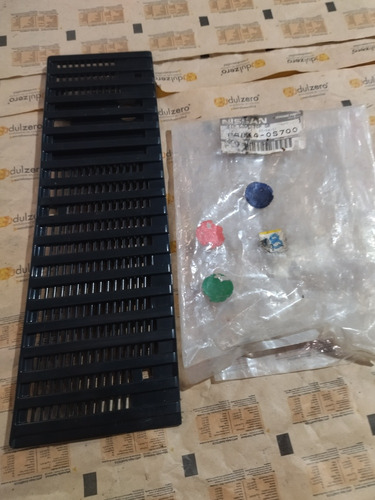 Rejilla Cubre Tablero Derecho Nissan Pickup 96/97 Original