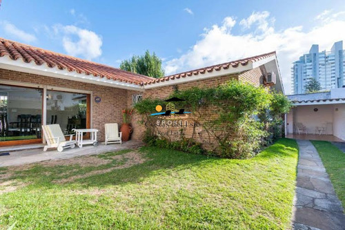 Alquiler Anual En La Mansa,4 Dormitorios + Dependencia De Servicio Con Baño Y Gran Barbacoa!
