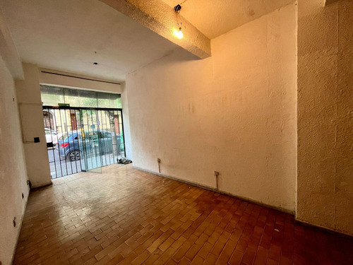 Alquiler O Venta - Local - Balvanera Calle Saavedra A Metros De Av Belgrano Y Av Jujuy