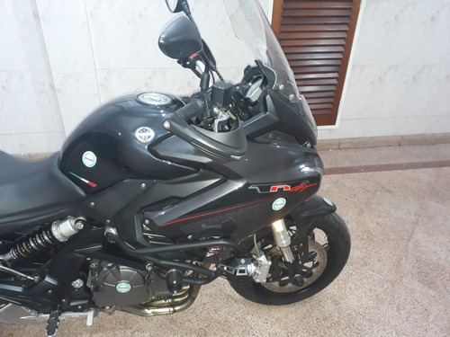 Imagen 11 de 20 de Benelli Tnt 600 Gt Touring Defensas Slider Puños Pie Carrera