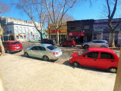 Imagen 25 de 28 de Montevideo - Locales Comerciales En Paseo De Compras Reus