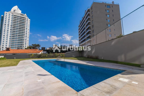 Alquiler Apartamento Tres Dormitorios Playa Brava Edificio Brava Biarritz