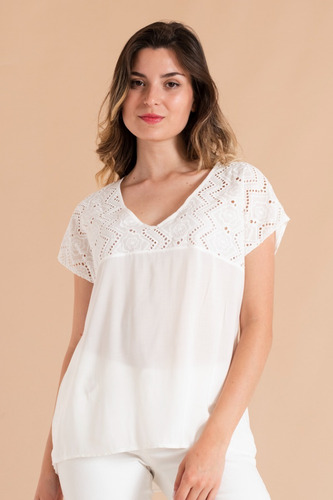 Imagen 1 de 2 de Blusa Esc. V Flor