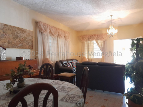 Casa En Venta En Las Mayas El Limón Excelente Estado De Conservación Amplia Cómoda Económica Lista Para Firmar Nela 25-4637
