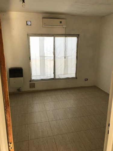 Vendo Casa En San Nicolás De Los Arroyos, 6 Años De Construccion Nueva , 2 Dorm. Garage Para 2 Autos.