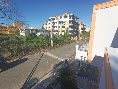 Imagen 13 de 30 de Casa De Oportunidad En Brisa Oriental De San Isidro, 3 Habitaciones Principal Con Baño, Baño Común, Sala, Comedor, Cocina Terraza En Segundo Nivel, Cuarto De Servicio Con Baño Galería, Marquesina
