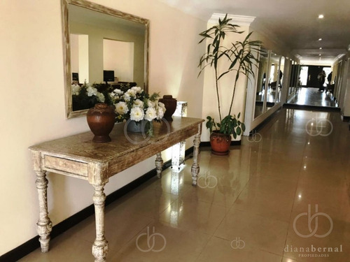 Imagen 2 de 12 de Apartamento En Primera Linea, Playa Mansa, 2 Dormitorios *