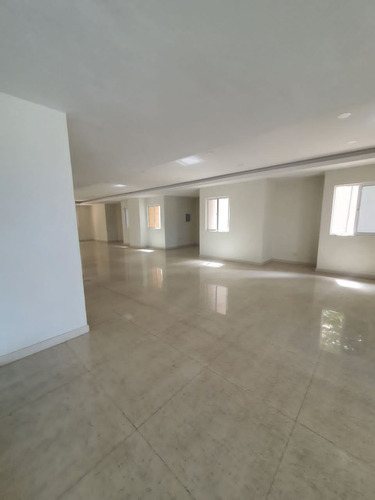 Elena Hidalgo Vende Apartamento En Res. Chelsea Court Obra Blanca Torre West, (solo Clientes)
