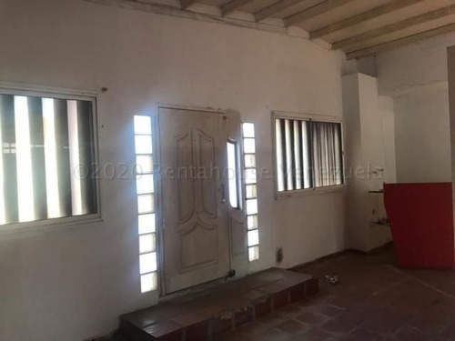Imagen 5 de 13 de Comercial En Venta Ubicado En La Puerta Maraven. Punto Fijo