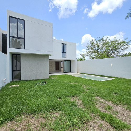 Casa En Venta En Privada Residencial Alura, Cholul.