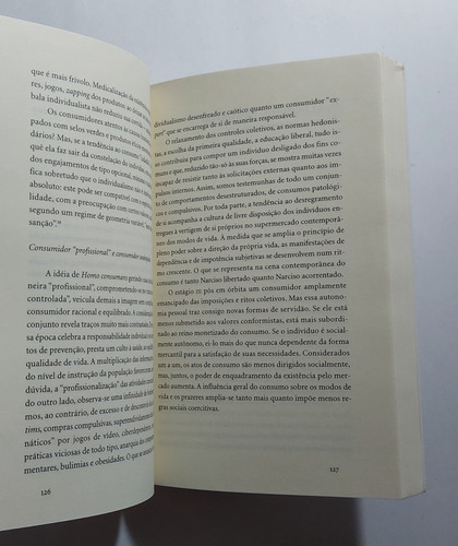 Livro A Felicidade Paradoxal: Ensaio Sobre A Sociedade De Hiperconsumo - Gilles Lipovetsky (Usado)