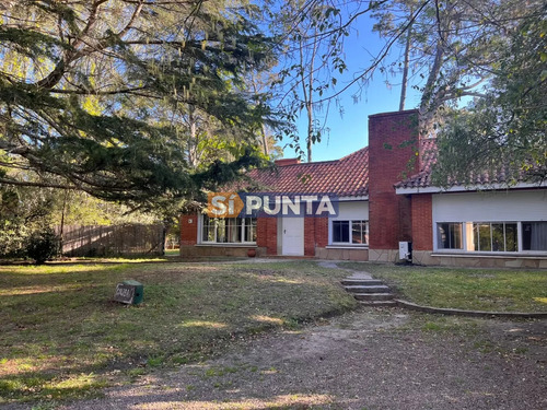 Chalet En Venta - Estupendo Para Vivienda De Todo El Año