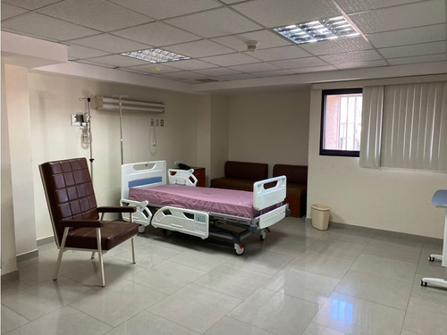 Se Vende Clinica 12.000 M2 Baruta 8764