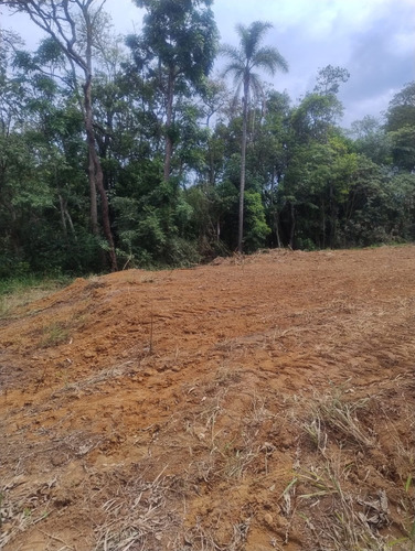 Terreno Condomínio Fechado Onde Você Pode Sentir O Ar Puro E Ter Toda A Tranquilidade De Morar Em Um Ambiente Recluso, Você Consegue Chegar Ao Centro Da Cidade E Se Mantém Perto De Tudo Que Precisa.