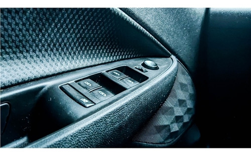 Imagem 13 de 15 de Chevrolet Onix 1.0 Flex Lt Manual
