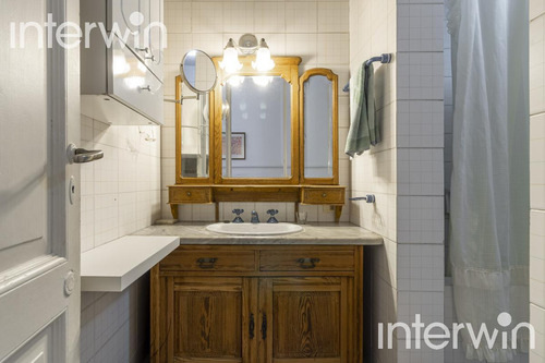 Casa De 8 Amb., Con Piscina Y 3 Cocheras. Belgrano - Venta