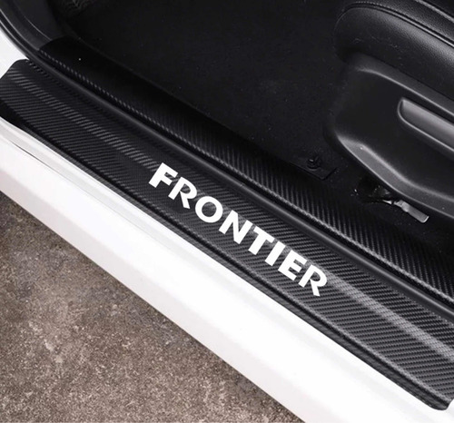 Protector Pisapuerta Nissan Frontier Vinil Fibra Carbon 2017