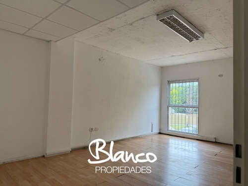 Local En Venta En Pilar, G.b.a. Zona Norte, Argentina