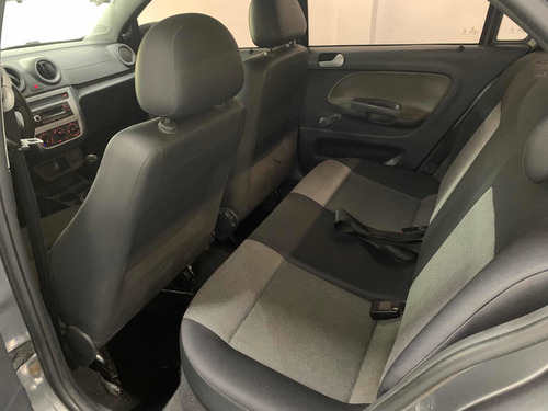 Imagen 10 de 13 de Volkswagen Voyage 1.6 Comfortline 101cv 2013