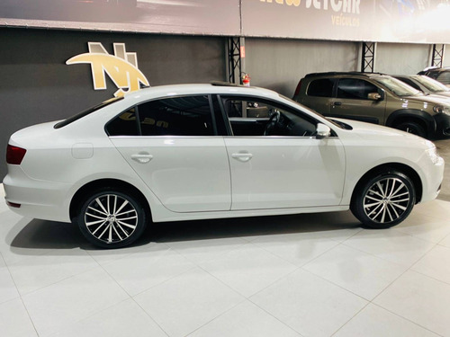 Imagem 2 de 15 de Volkswagen Jetta 2.0 Tsi Highline 211cv Gasolina 4p