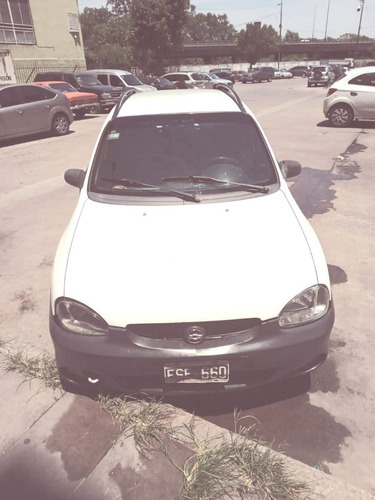 Imagen 3 de 15 de Chevrolet Corsa Clasic 1.6 2004