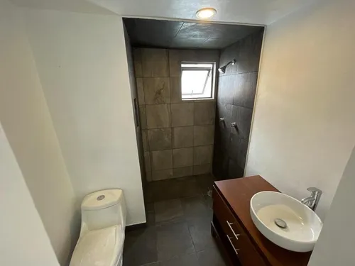 Rento O Vendo Casa Sola En Cacalomacan.