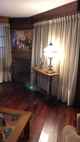 Casa En Venta - 4 Dormitorios 4 Baños - 287mts2 - La Plata