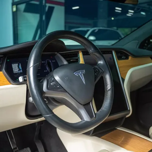 Tesla Model X 2021