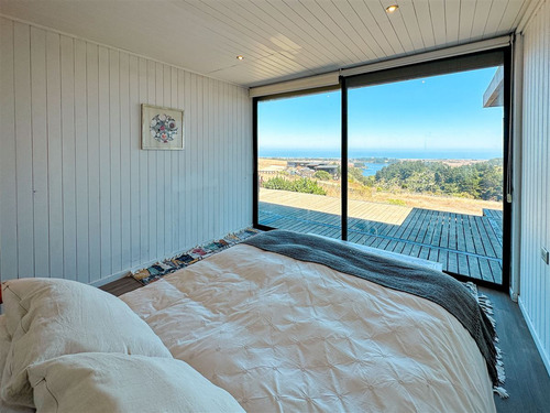 Casa En Venta En Pichilemu, Con Gran Vista Al Mar