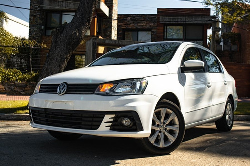 Volkswagen Gol Sedan Confort - Motorland Permuto / Financio