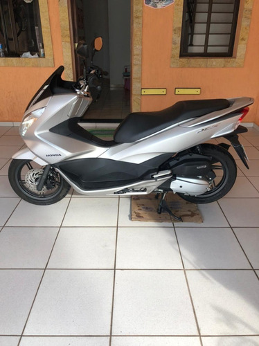 Imagem 4 de 7 de Honda Pcx Prata Fosca - 2017 - Baixo Km