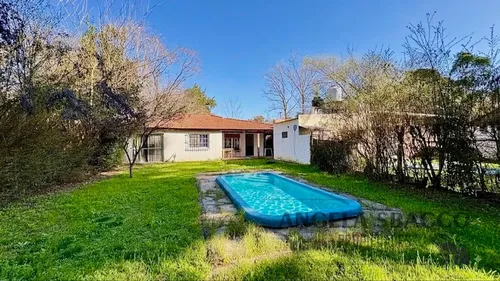 Casa En Barrio Parque Los Pinos.