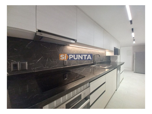 Imagen 5 de 27 de Vende Apartamento De 2 Dormitorios Y Medio En Chiverta, Reciclado Completo. Punta Del Este
