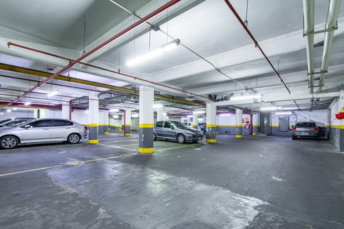 Venta Depto. De 3 Amb. En Monserrat Con Cocheras.