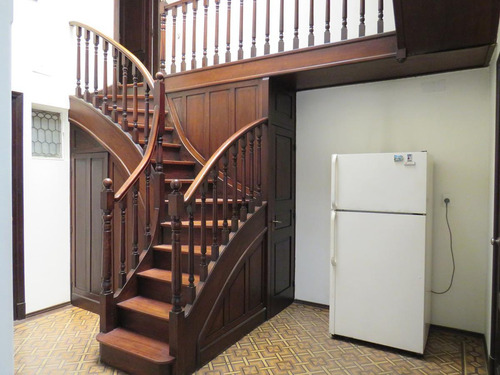 Venta Excelente Casa De 6 Dormitorios Y Dos Edificios Comerciales Centro. Dos Padrones