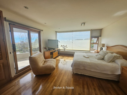 Tejada 5dormt+2estar+5baños+piscina+moderna.