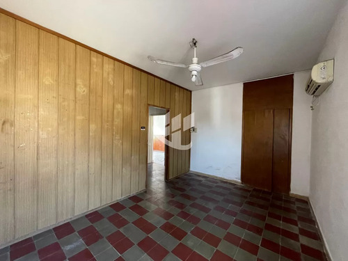 Casa En Muy Buen Estado Desarrollada En Planta Alta