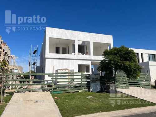 Casa En Venta En Nordelta Barrio Castaños