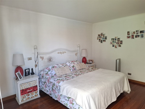 Casa En Arriendo De 4 Dorm. En Lo Barnechea